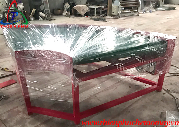 Băng tải cong chuyển hàng